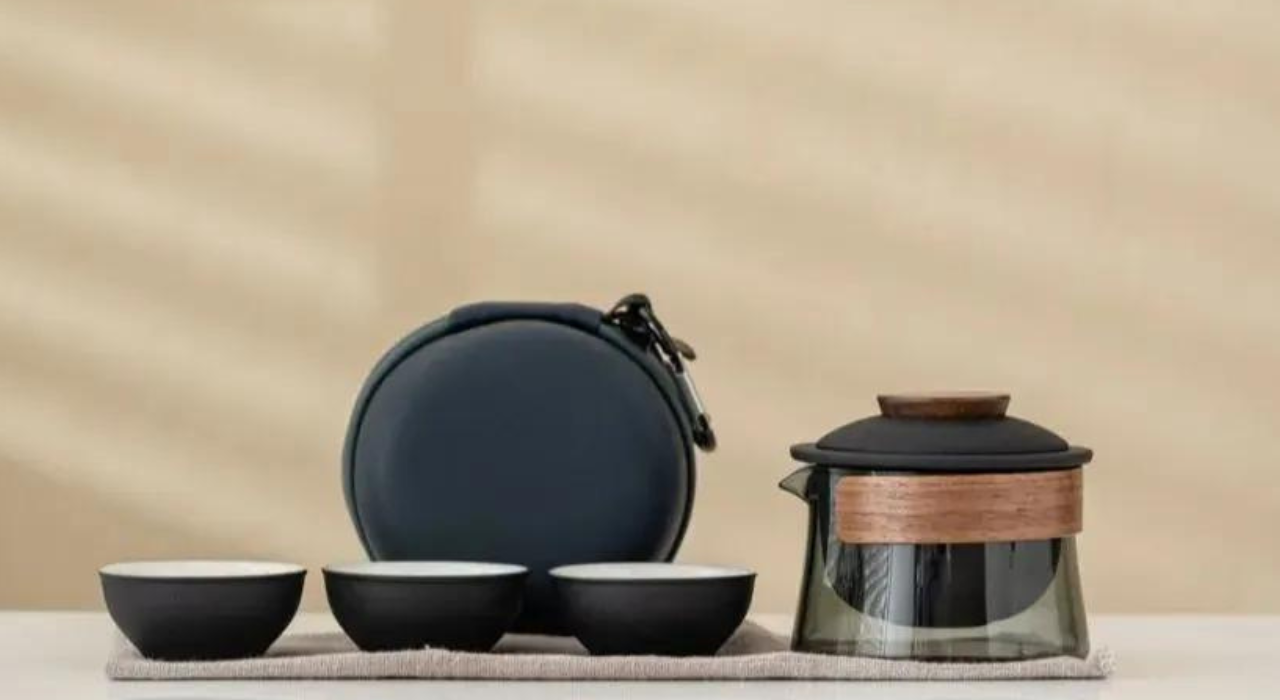 How Does The Design Of A Nomad Tea Set Differ From A Traditional Tea Set?